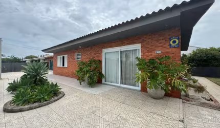 Casa com 3 quartos à venda na Ibirapuitã, 679, Centro, Xangri-Lá por R$ 890.000