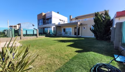 Casa com 6 quartos à venda na Avenida Beira Mar, 1141, Rainha do Mar, Xangri-Lá por R$ 1.500.000