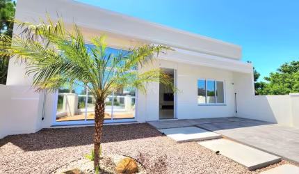 Casa com 3 quartos à venda na Das Rosas, 757, Capão Novo, Capão da Canoa por R$ 850.000