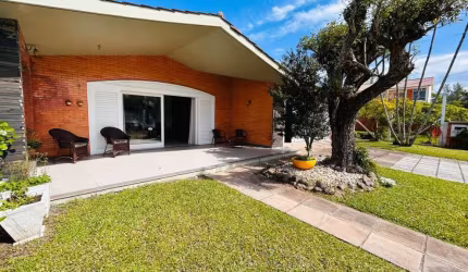 Casa com 5 quartos à venda na Rua Jandáia, 609, Atlântida, Xangri-Lá por R$ 1.500.000