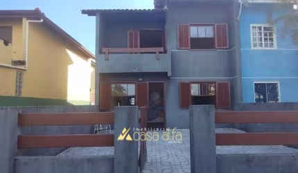 Sobrado com 2 quartos em monções