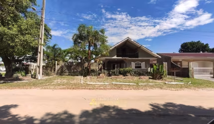 Casa com sobra de terreno em Pontal do Paraná