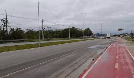 Terreno em área comercial.