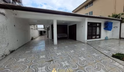Casa com piscina no Balneario Beltrami