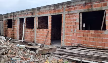 Casa com 02 quartos no Jardim Canada