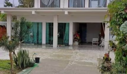 Sobrado a venda com amplo terreno em Matinhos PR