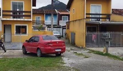 Sobrado com 03 Quartos em Matinhos