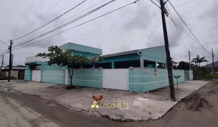 Casa e sobrado com piscina em Matinhos