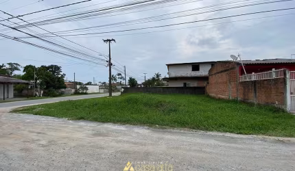 Terreno de esquina em Praia de Leste