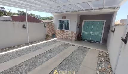 Casa com 3 quartos a 350 metros do mar em Matinhos