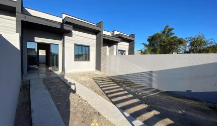 Casa com sobra de terreno e bem localizada