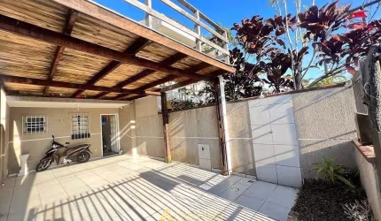 Vende sobrado quadra mar 03 dormitórios