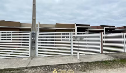 Casa com sobra de terreno no Litoral do Parana
