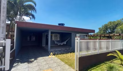 Casa a venda  com piscina em Shangrilá