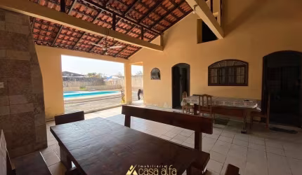 Casa grande com quintal e piscina