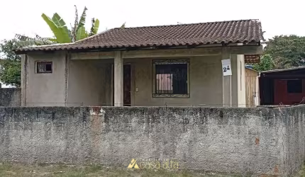 Vende duas casas no mesmo terreno em Shangrilá