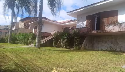 Casa no centro de Colombo Suite com Hidromassagem