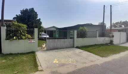 Casa com 03 Quartos, Edícula e Sala Comercial
