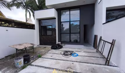 Casa a venda com piscina na praia Pontal do Paraná