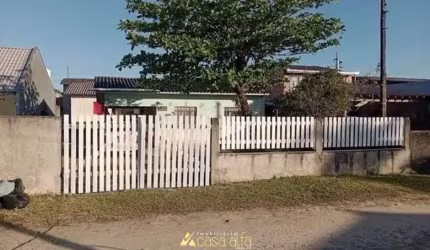 Vendo casa com edicula e amplo espaço de terreno