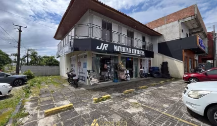 Ponto comercial com apartamento de 3 dormitórios