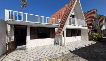 Casa para venda na quadra do mar em Matinhos