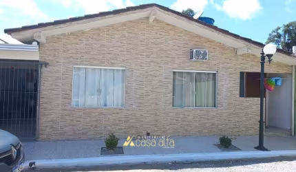 Casa em condomínio fechado com piscina Matinhos