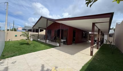 Casa a venda com quintal e piscina em Matinhos