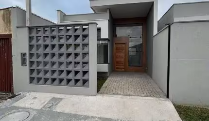 Casa com piscina a venda Paranagua