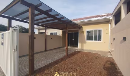 Excelente imóvel com piscina em Praia de Leste