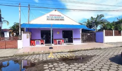 Casa com ponto comercial em Pontal do Parana