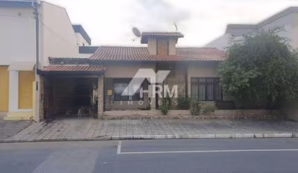 Casa 03 quartos a venda, Centro de Balneário Camboriú-SC
