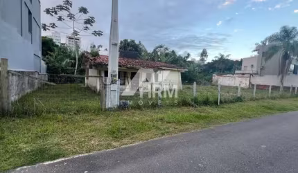 Terreno a venda na Praia dos Amores em Balneário Camboriú.