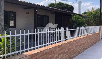 Terreno a venda com casa, Bairro Barra, Balneário Camboriú-SC
