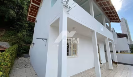 Casa de 252 m² no bairro Nações