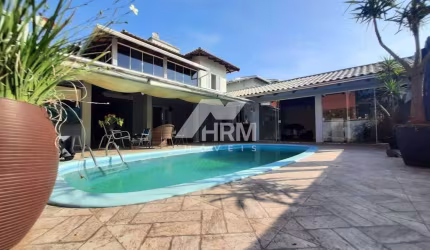 Casa com 5 quartos a venda na praia dos amores em Balneário Camboriú- SC.