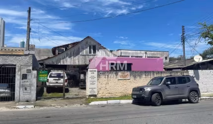 Terreno com 465m² localizado no Centro de Balneário Camboriú,