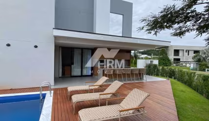 Casa em condomínio fechado, 4 suítes em Camboriú