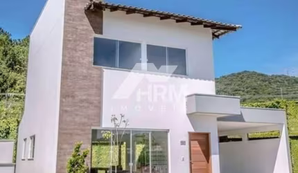 Casa em construção em condomínio fechado no Bairro da Barra em Balneário Camboriú.