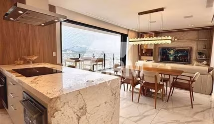 Apartamento com 03 dormitórios no Centro de Camboriú