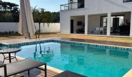 Vende-se Sobrado de Alto Padrão no condomínio Terras da Alvorada