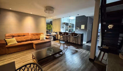 OPORTUNIDADE! VENDO EXCELENTE E COMPLETA CASA EM CONDOMINIO COM PISCINA
