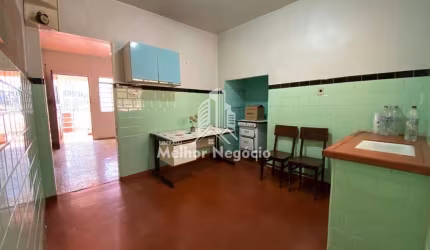 Casa á venda com 2 dormitórios no Jardim Interlagos, em Campinas, SP.