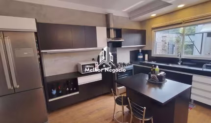 Casa em Condomínio com 3 Suítes à venda em Campinas.