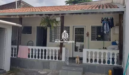 Casa à venda no Bairro Jardim Carlos Lourenço, Campinas/SP Casa com 1 dormitório, 1 banheiro e 5 vagas de garagem.