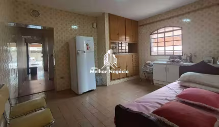 Casa à venda no Jardim São Luiz, Piracicaba - SP Casa com 3 dormitórios, sendo 1 suíte, 2 banheiros e 2 vagas de garagem.