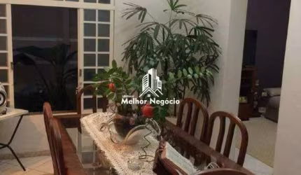 Casa assobradada de 246m2 de 3 dormitórios sendo um suíte no Residencial Vale das Nogueiras em Americana / SP