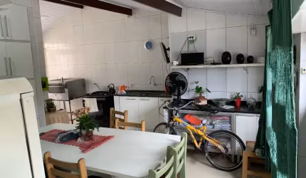 Sobrado Geminado Jardim Helena Maria 2 dormitórios 1 suíte + banheiro social + wc serviço + Sala e Cozinha Montada + Garagem coberta + Armários em todos ambientes + Área de serviço