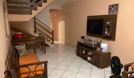 OPORTUNIDADE 2024 Sobrado Jardim dos Pássaros Guarujá Geminado 4 quartos / Dormitórios 1 Suíte + Banheiro Social com Hidro + Lavábo 2 Garagens Edícula + ótima Cozinha com 2 ambientes Excelente localiz