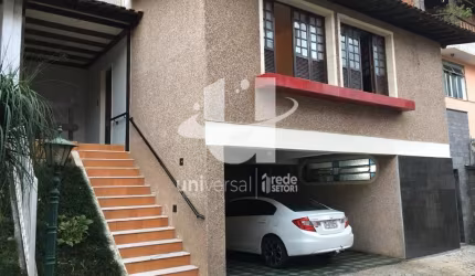 Casa com 4 quartos à venda, 238 m² por R$ 799.000 - Centro - Juiz de Fora/MG
